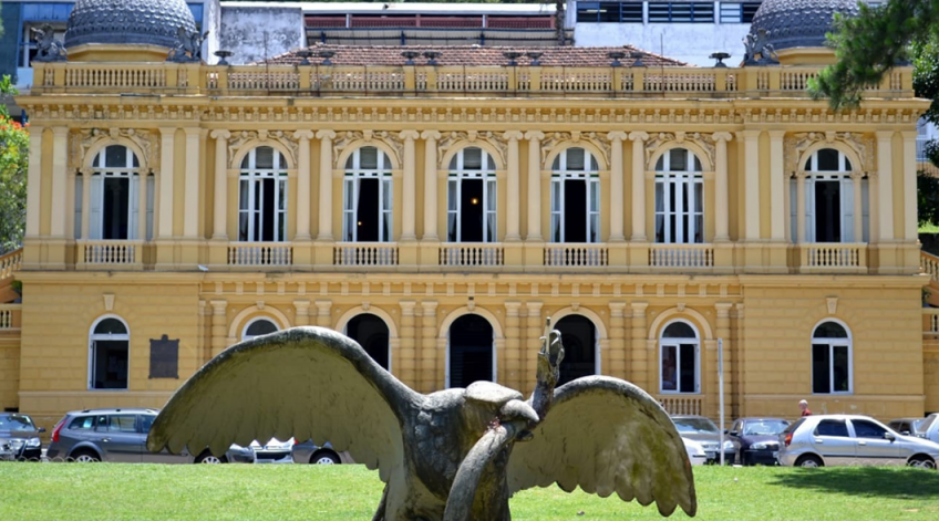 Foto do prédio Palácio Amarelo, em Petrópolis